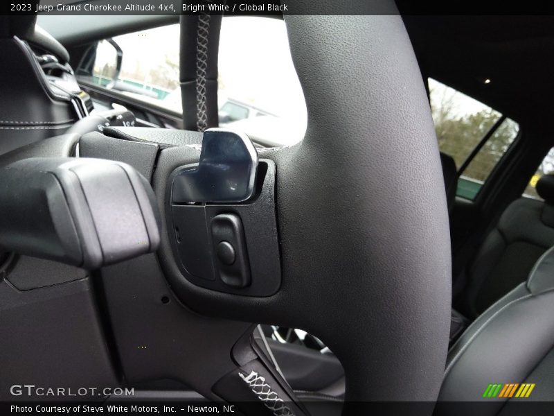Bright White / Global Black 2023 Jeep Grand Cherokee Altitude 4x4