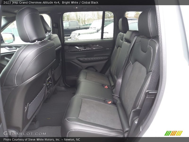 Bright White / Global Black 2023 Jeep Grand Cherokee Altitude 4x4