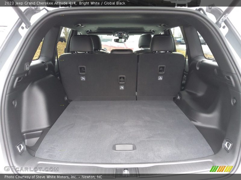 Bright White / Global Black 2023 Jeep Grand Cherokee Altitude 4x4