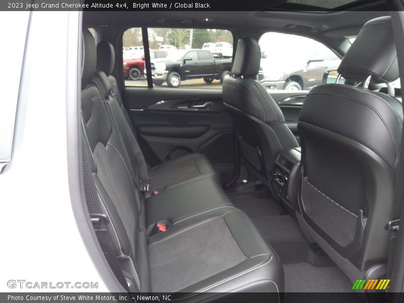 Bright White / Global Black 2023 Jeep Grand Cherokee Altitude 4x4