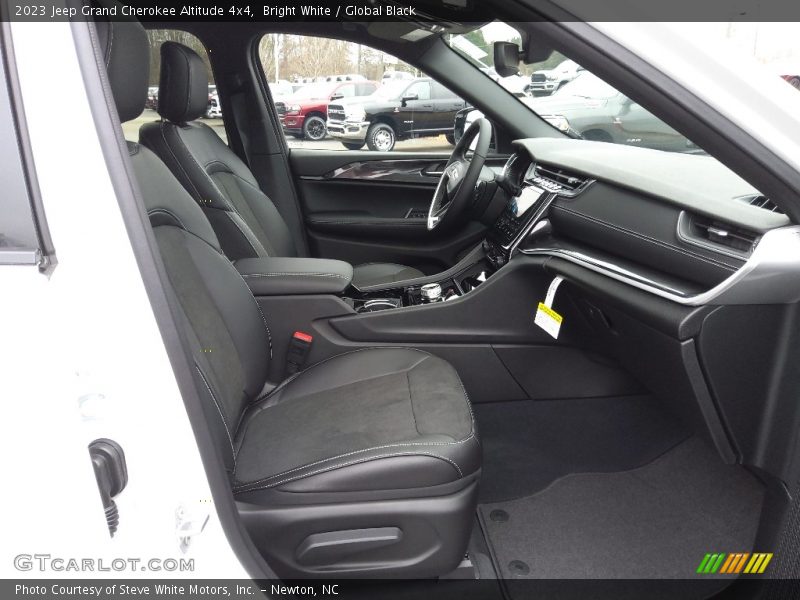 Bright White / Global Black 2023 Jeep Grand Cherokee Altitude 4x4