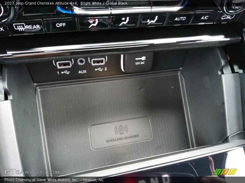 Bright White / Global Black 2023 Jeep Grand Cherokee Altitude 4x4