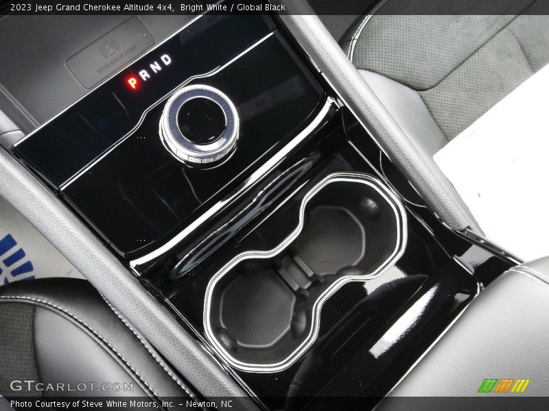 Bright White / Global Black 2023 Jeep Grand Cherokee Altitude 4x4