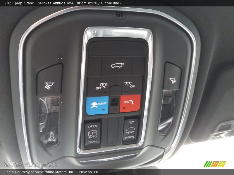 Bright White / Global Black 2023 Jeep Grand Cherokee Altitude 4x4