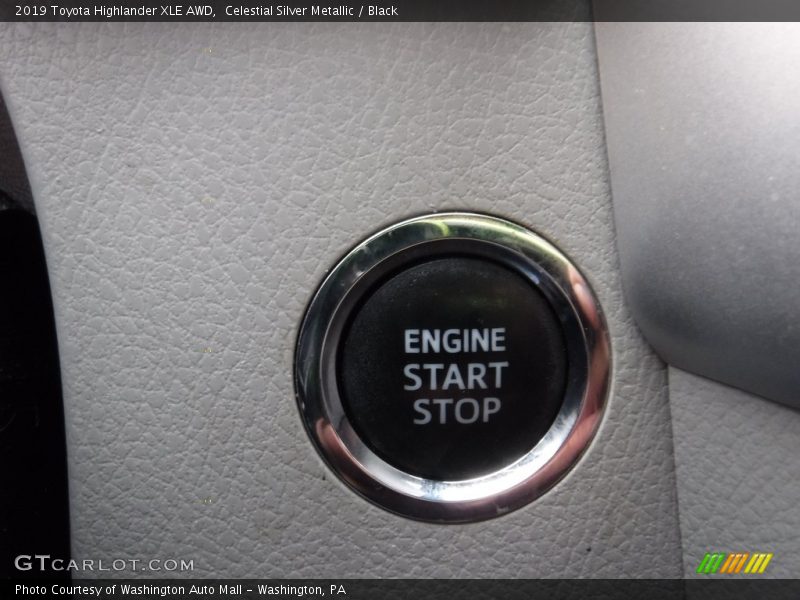 Celestial Silver Metallic / Black 2019 Toyota Highlander XLE AWD
