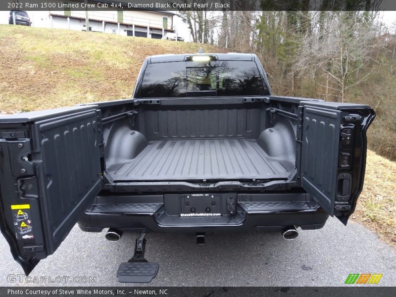  2022 1500 Limited Crew Cab 4x4 Trunk