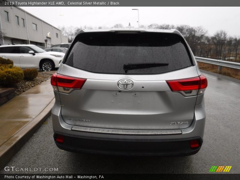 Celestial Silver Metallic / Black 2019 Toyota Highlander XLE AWD