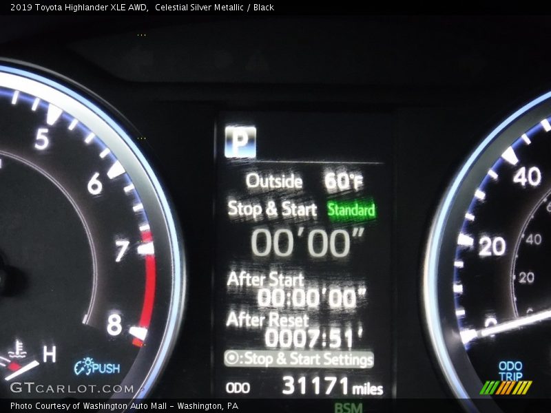 Celestial Silver Metallic / Black 2019 Toyota Highlander XLE AWD