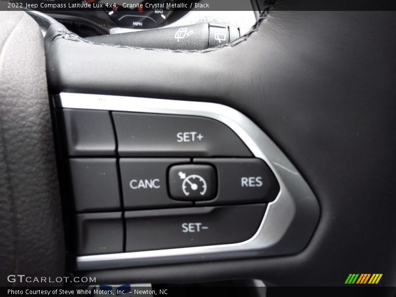  2022 Compass Latitude Lux 4x4 Steering Wheel