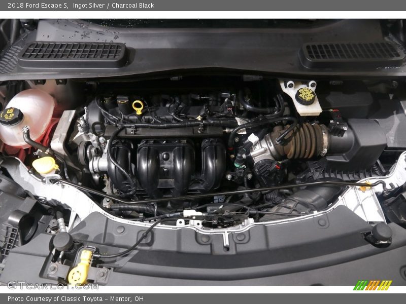 Ingot Silver / Charcoal Black 2018 Ford Escape S