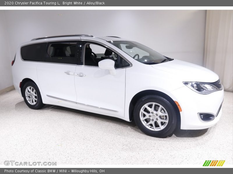 Bright White / Alloy/Black 2020 Chrysler Pacifica Touring L