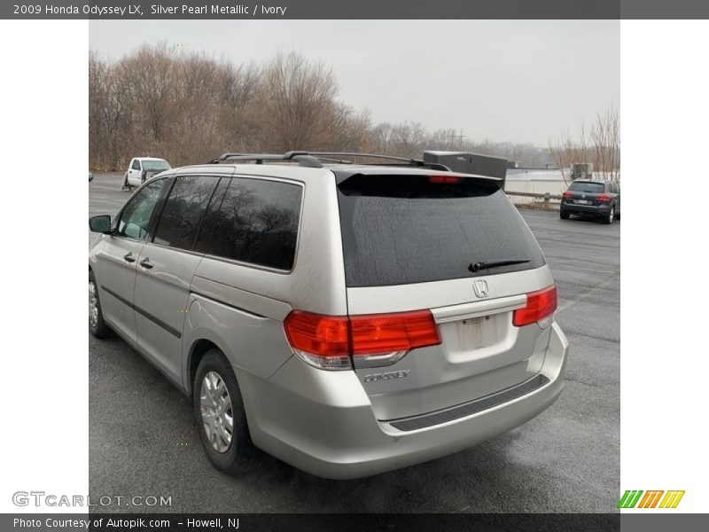 Silver Pearl Metallic / Ivory 2009 Honda Odyssey LX