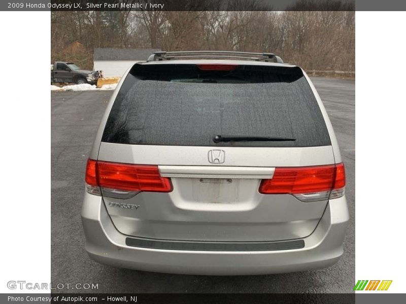 Silver Pearl Metallic / Ivory 2009 Honda Odyssey LX