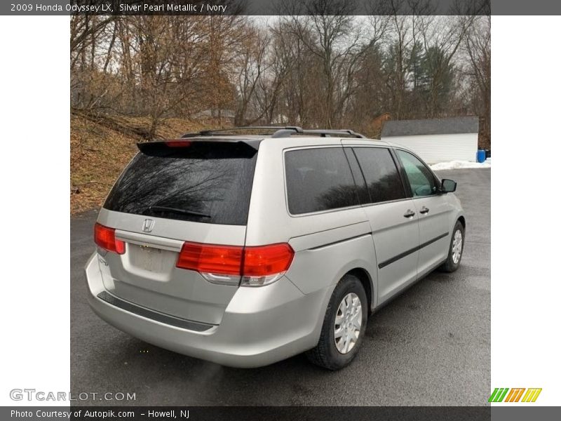 Silver Pearl Metallic / Ivory 2009 Honda Odyssey LX