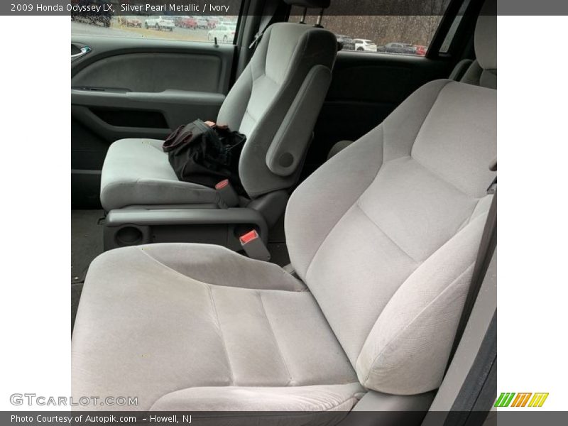 Silver Pearl Metallic / Ivory 2009 Honda Odyssey LX