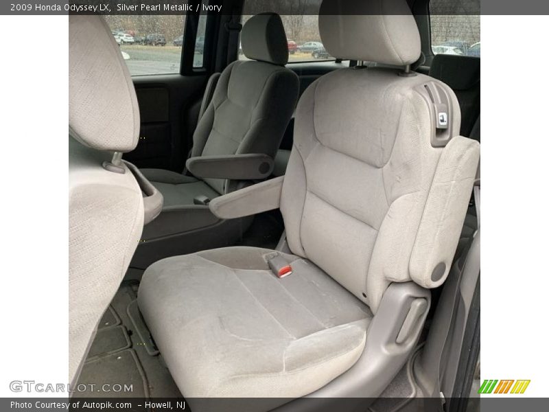 Silver Pearl Metallic / Ivory 2009 Honda Odyssey LX