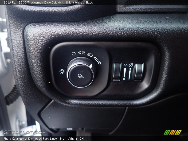 Bright White / Black 2019 Ram 3500 Tradesman Crew Cab 4x4