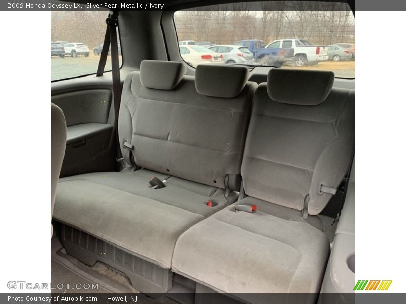 Silver Pearl Metallic / Ivory 2009 Honda Odyssey LX