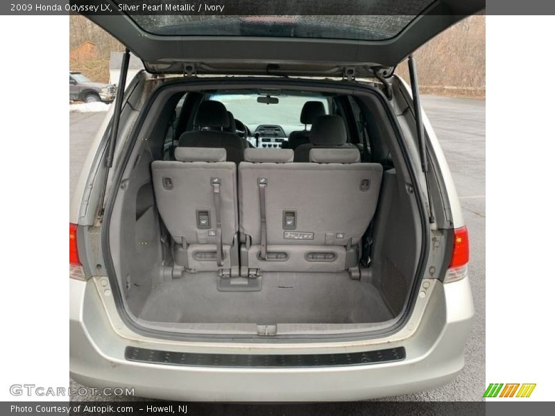 Silver Pearl Metallic / Ivory 2009 Honda Odyssey LX