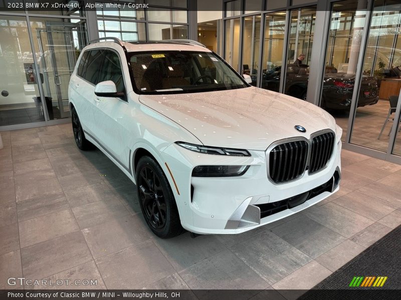 Front 3/4 View of 2023 X7 xDrive40i