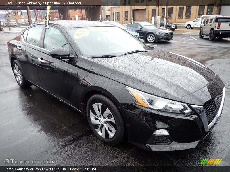 Front 3/4 View of 2020 Altima S