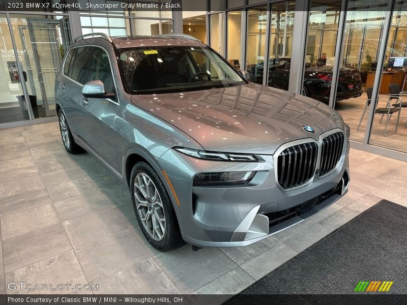 Front 3/4 View of 2023 X7 xDrive40i