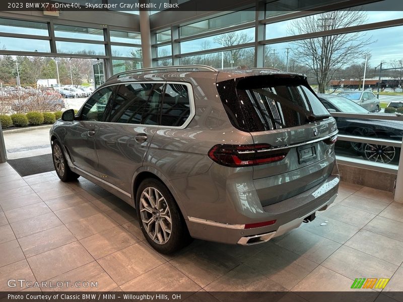 Skyscraper Gray Metallic / Black 2023 BMW X7 xDrive40i