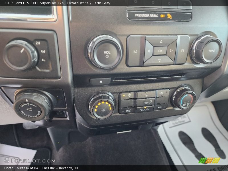 Oxford White / Earth Gray 2017 Ford F150 XLT SuperCab 4x4
