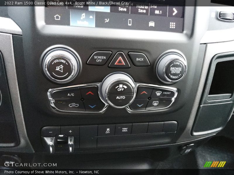 Controls of 2022 1500 Classic Quad Cab 4x4