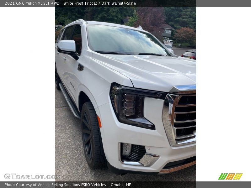 White Frost Tricoat / Dark Walnut/­Slate 2021 GMC Yukon XL SLT 4WD