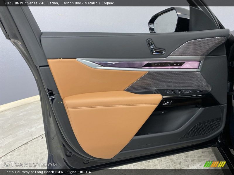 Door Panel of 2023 7 Series 740i Sedan