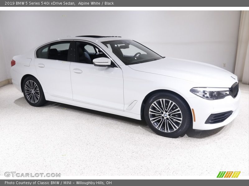 Alpine White / Black 2019 BMW 5 Series 540i xDrive Sedan