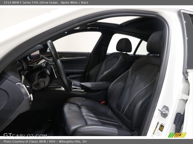 Alpine White / Black 2019 BMW 5 Series 540i xDrive Sedan