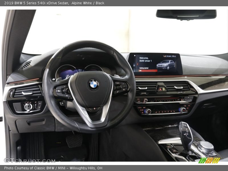 Alpine White / Black 2019 BMW 5 Series 540i xDrive Sedan