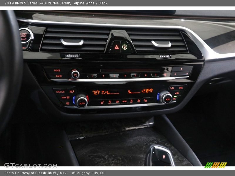 Alpine White / Black 2019 BMW 5 Series 540i xDrive Sedan