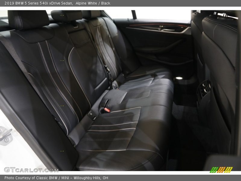 Alpine White / Black 2019 BMW 5 Series 540i xDrive Sedan