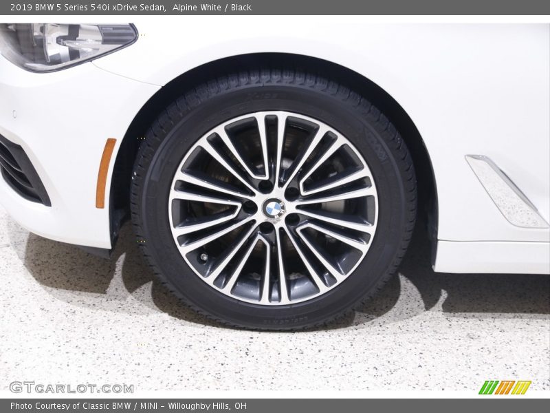 Alpine White / Black 2019 BMW 5 Series 540i xDrive Sedan