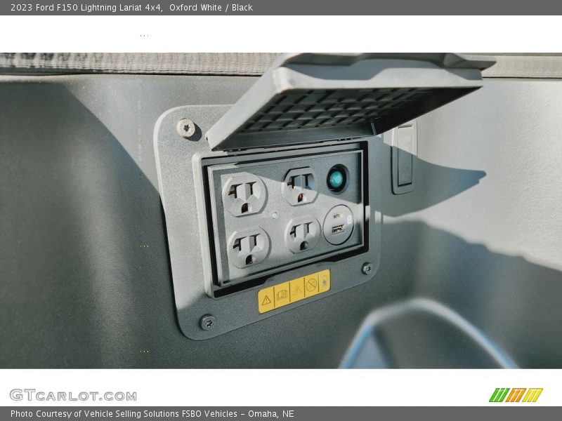 Oxford White / Black 2023 Ford F150 Lightning Lariat 4x4