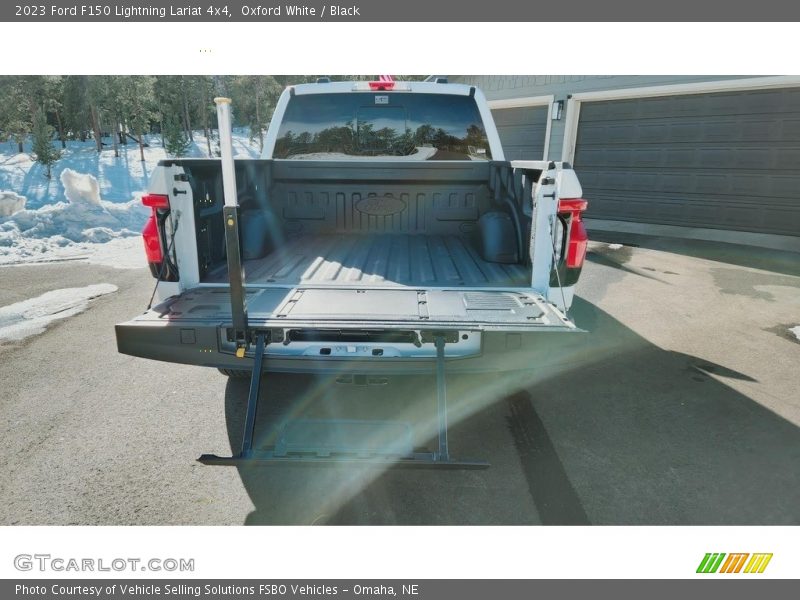 Oxford White / Black 2023 Ford F150 Lightning Lariat 4x4