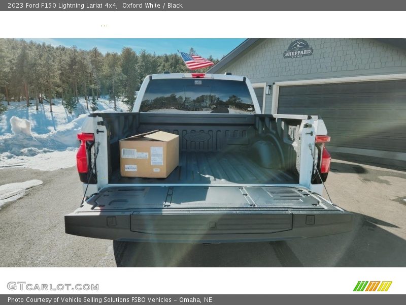 Oxford White / Black 2023 Ford F150 Lightning Lariat 4x4