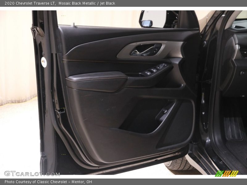 Mosaic Black Metallic / Jet Black 2020 Chevrolet Traverse LT