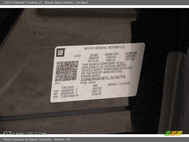Mosaic Black Metallic / Jet Black 2020 Chevrolet Traverse LT