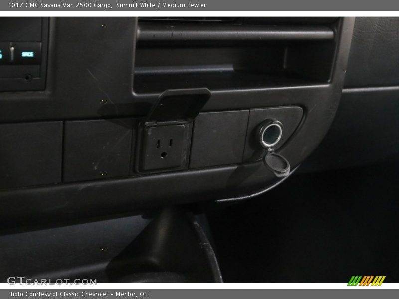 Summit White / Medium Pewter 2017 GMC Savana Van 2500 Cargo