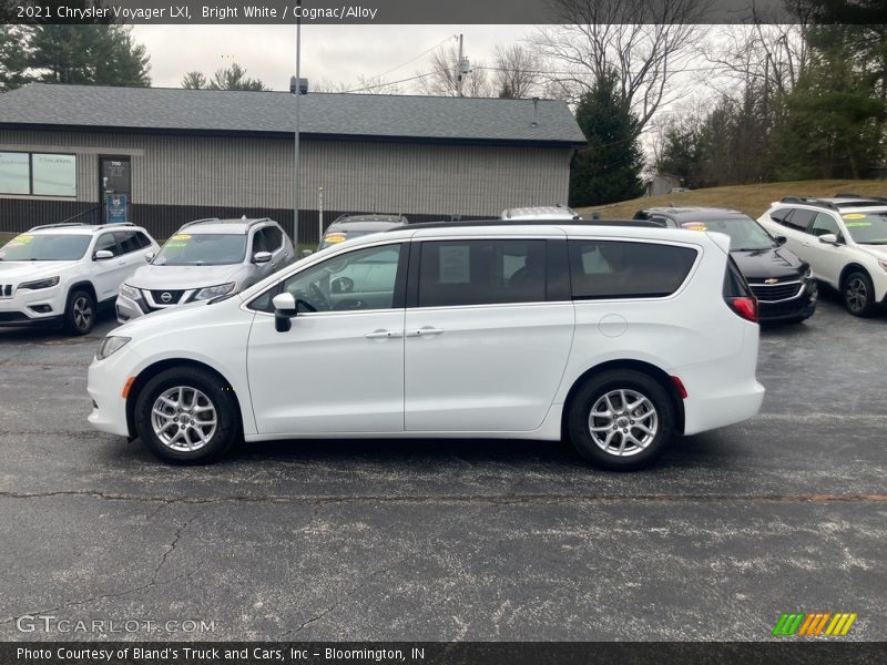Bright White / Cognac/Alloy 2021 Chrysler Voyager LXI