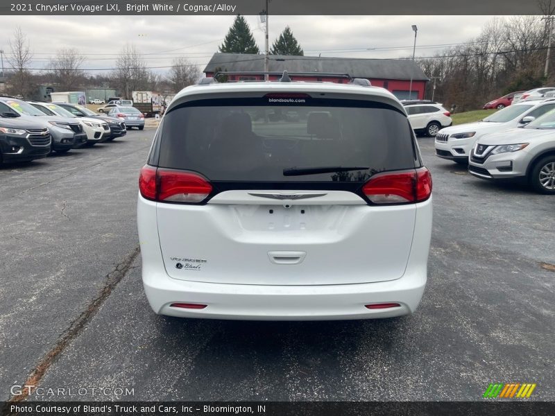 Bright White / Cognac/Alloy 2021 Chrysler Voyager LXI
