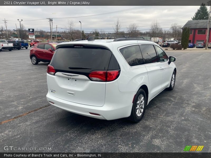 Bright White / Cognac/Alloy 2021 Chrysler Voyager LXI