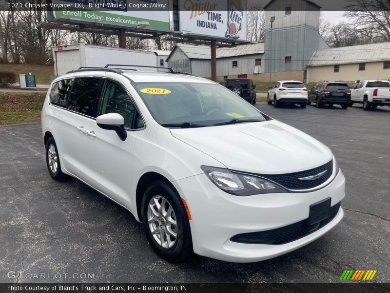 Bright White / Cognac/Alloy 2021 Chrysler Voyager LXI