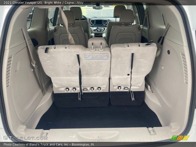 Bright White / Cognac/Alloy 2021 Chrysler Voyager LXI