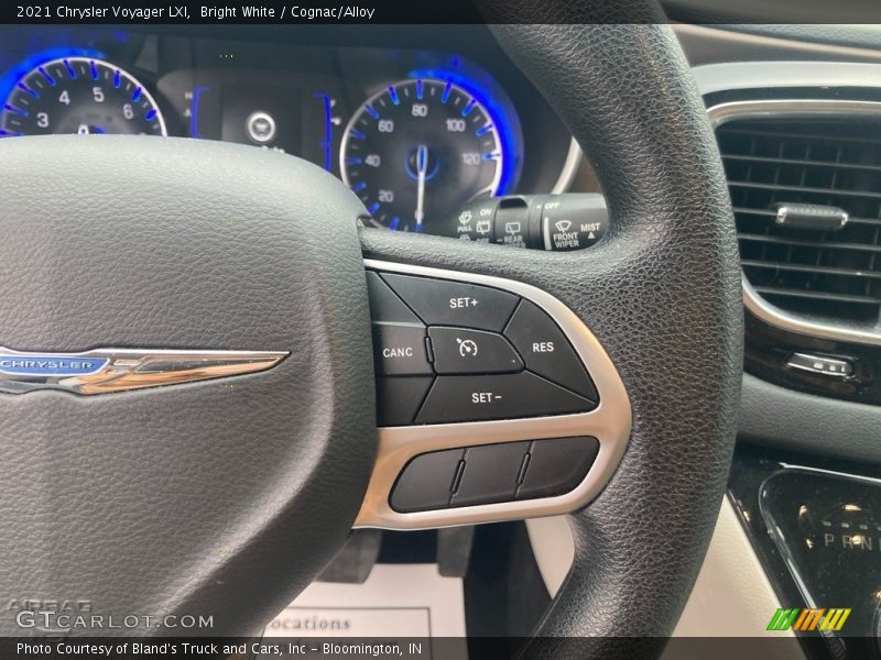 Bright White / Cognac/Alloy 2021 Chrysler Voyager LXI