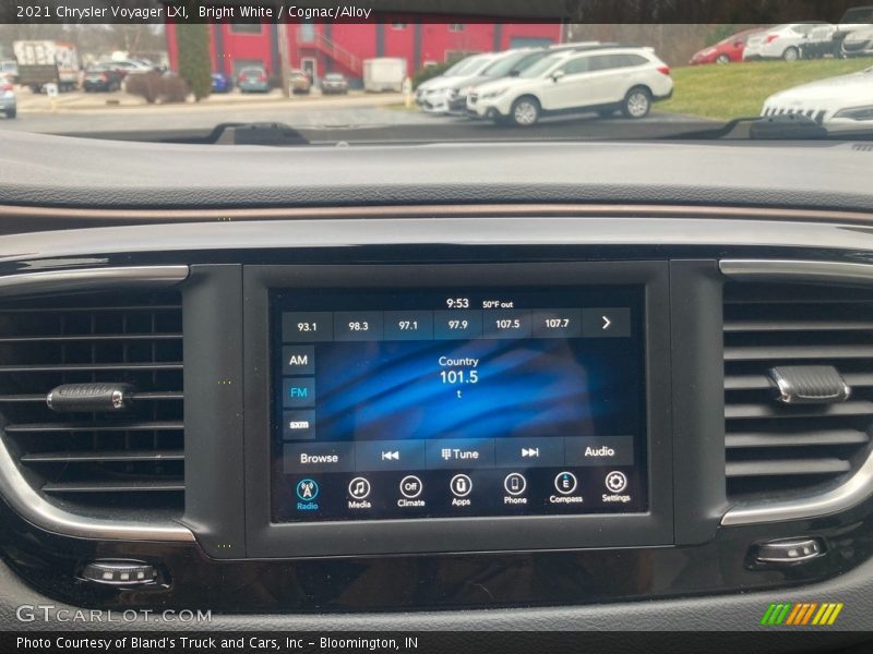 Bright White / Cognac/Alloy 2021 Chrysler Voyager LXI